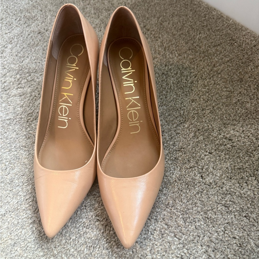 Calvin Klein Nude Leather Women's Gayle Pointy Toe Stiletto Pumps (9.5) 👠